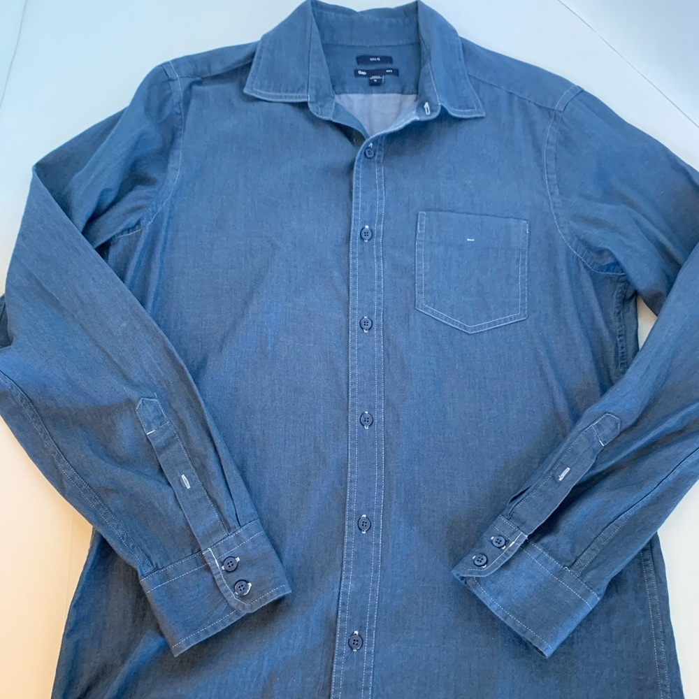 Men’s GAP Casual Denim Button Down Medium